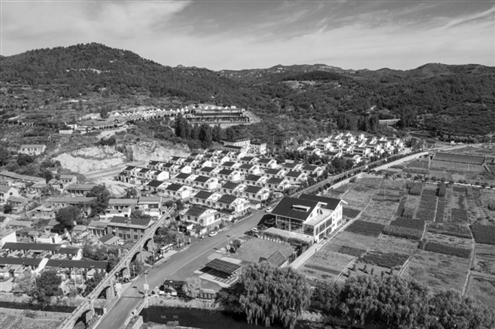 位于齐长城脚下青山深处的王老村,依托当地山水资源,大力发展乡村旅游,实现华丽蝶变(济南市文旅局供图)